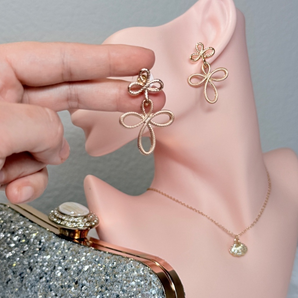 ⚜️ Elegant Gold Floral Drop Earrings 💫 - Picture 4 of 7